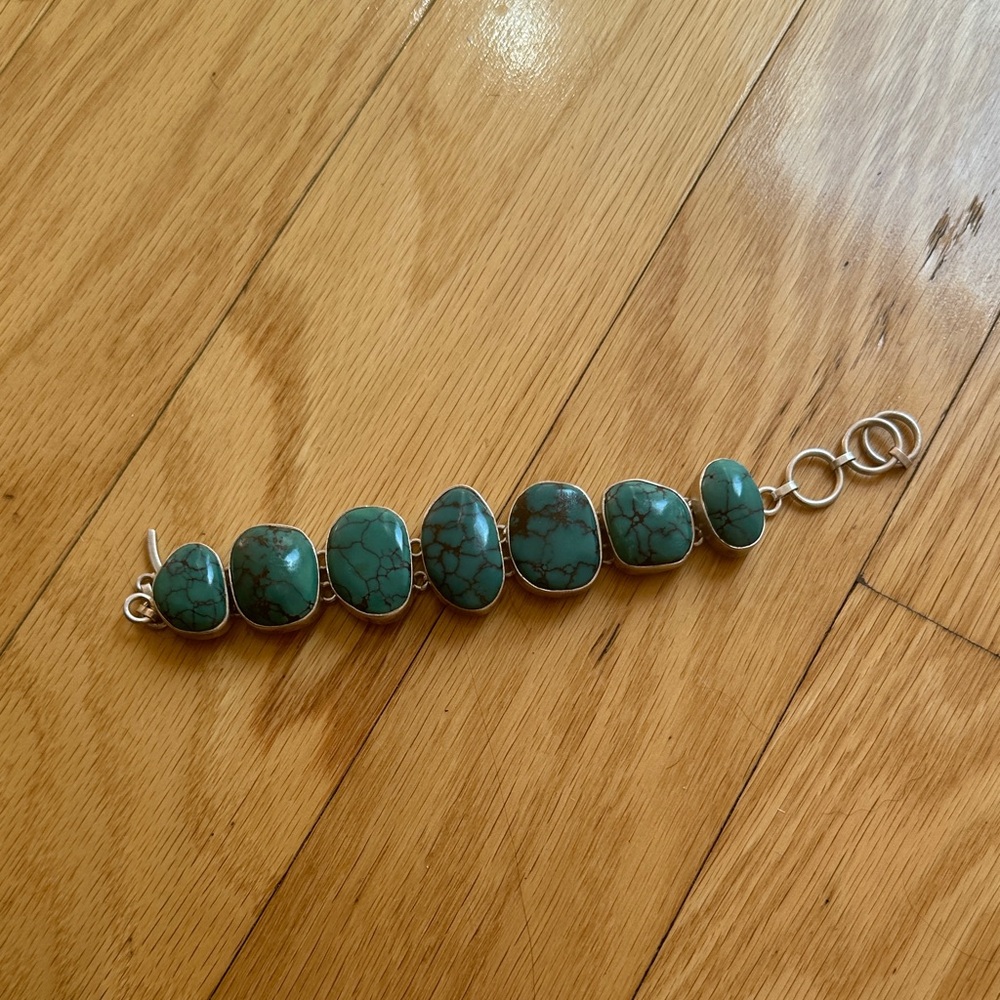 Turquoise Stone Silver Bracelet. Great piece